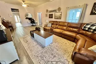 522 E Standifer St, Hamilton, TX 76531 - Photo 5