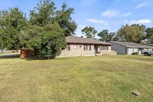 201 Collins Dr, Terrell, TX 75160 - Photo 3
