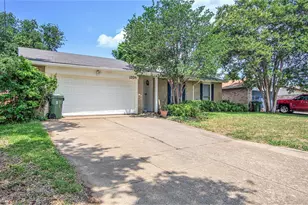 1934 Lost Creek Dr, Arlington, TX 76006 - Photo 3