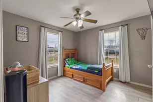 914 S Chatfield St, Ennis, TX 75119 - Photo 11