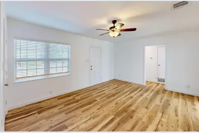 1202 Valley View Drive, Arlington, TX 76010 - Photo 7