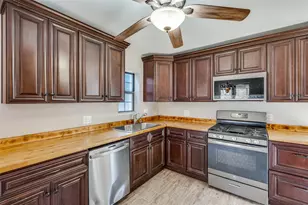 103 E 8th St, Shady Shores, TX 76208 - Photo 7