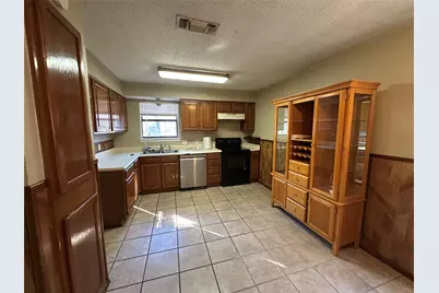 912 Red Oak Street, Azle, TX 76020 - Photo 5