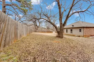 901 W Dubois St, Denison, TX 75020 - Photo 25