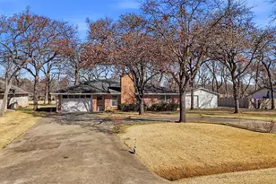 209 Modoc Trail, Lake Kiowa, TX 76240 - Photo 17