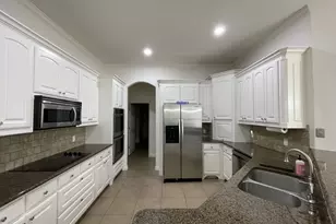 8110 Silver Spur Dr, Arlington, TX 76001 - Photo 3