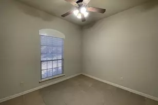 8110 Silver Spur Dr, Arlington, TX 76001 - Photo 11