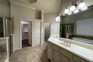 8110 Silver Spur Dr, Arlington, TX 76001 - Photo 7