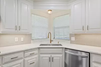 9402 Oak Hill Drive, Woodway, TX 76712 - Photo 17