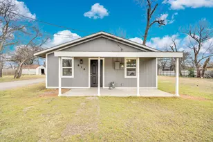 616 Sabine Ave, Cleburne, TX 76031 - Photo 1