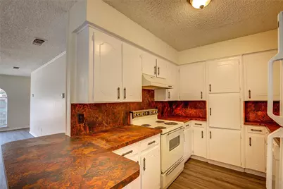 609-611 Melbourne Road, Hurst, TX 76053 - Photo 9