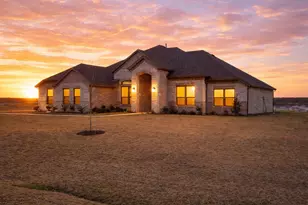 124 Lila Lk Dr, Waxahachie, TX 75165 - Photo 1