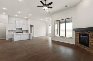 124 Lila Lk Dr, Waxahachie, TX 75165 - Photo 9