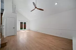 800 Spicewood Ct, Irving, TX 75063 - Photo 5