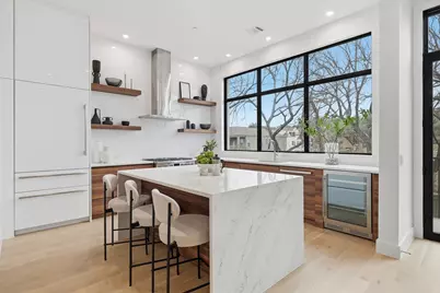 610 N Oak Cliff Boulevard #302, Dallas, TX 75208 - Photo 1