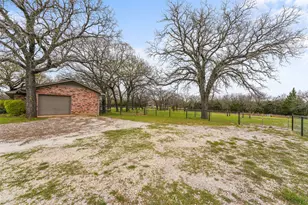 2568 County Rd 310, Cleburne, TX 76031 - Photo 27