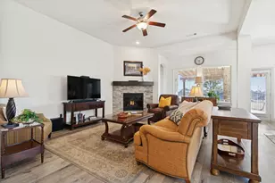 5545 Annie Creek Rd, Fort Worth, TX 76126 - Photo 11