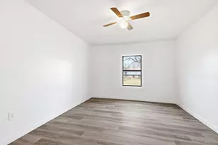 803 E 14th St, Bonham, TX 75418 - Photo 9