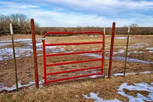 2168 Fruitland Rd, Sunset, TX 76270 - Photo 33