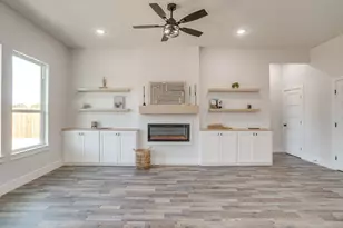 1406 Dorado Dr, Granbury, TX 76048 - Photo 5