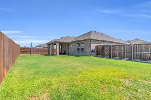 2105 Chapman Ln, Little Elm, TX 75068 - Photo 25
