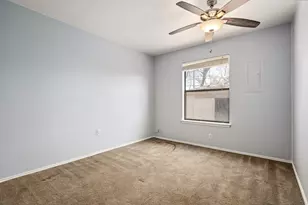 5505 Creek Valley Dr, Arlington, TX 76018 - Photo 17