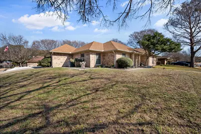 10124 Stoneleigh Drive, Benbrook, TX 76126 - Photo 7