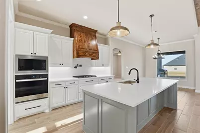 1101 Tremont Lane, Granbury, TX 76049 - Photo 11