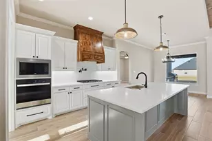 1101 Tremont Ln, Granbury, TX 76049 - Photo 11