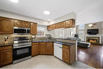 438 Moonlight Way, Irving, TX 75063 - Photo 9