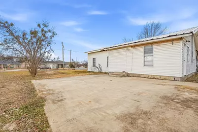 1412 Chase Avenue, Cleburne, TX 76031 - Photo 21