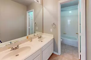 1020 Thorncliff Tr, Irving, TX 75063 - Photo 23