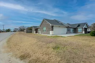 2400 San Gabriel Dr, Granbury, TX 76048 - Photo 31