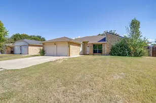 4429 Amherst Ln, Grand Prairie, TX 75052 - Photo 3