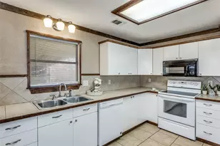 401 Ashwood St, Azle, TX 76020 - Photo 11