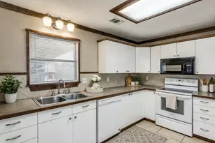 401 Ashwood St, Azle, TX 76020 - Photo 3