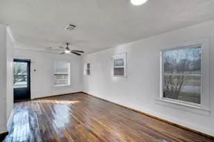 101 E Miller St, Burleson, TX 76028 - Photo 3