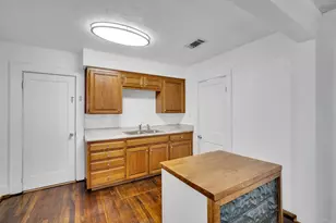 101 E Miller St, Burleson, TX 76028 - Photo 7