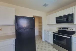 2233 Maple Dr, Little Elm, TX 75068 - Photo 5