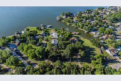 1712 Island Village Court, Granbury, TX 76048 - Photo 9