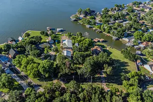 1712 Island Village Ct, Granbury, TX 76048 - Photo 9