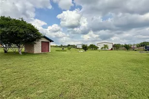 302 Poplar St, Hico, TX 76457 - Photo 9