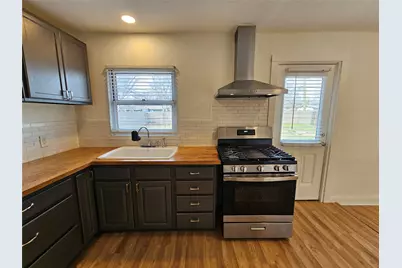 1002 Highland Drive, Grand Prairie, TX 75051 - Photo 11