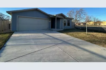 1208 E Daggett Avenue, Fort Worth, TX 76104 - Photo 1