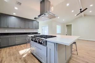 10335 Emnora Ln, Houston, TX 77043 - Photo 9