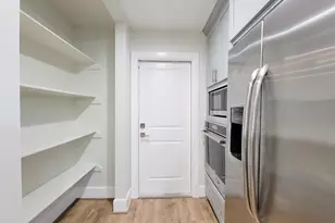 10335 Emnora Ln, Houston, TX 77043 - Photo 11