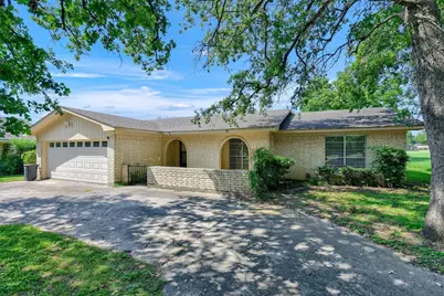 910 Kiowa Drive W, Lake Kiowa, TX 76240 - Photo 1