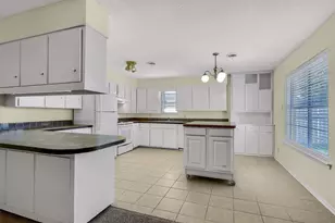 910 Kiowa Dr W, Lake Kiowa, TX 76240 - Photo 7