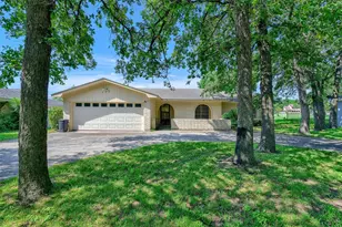 910 Kiowa Dr W, Lake Kiowa, TX 76240 - Photo 3