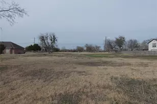 632 E Reindeer Rd, Lancaster, TX 75146 - Photo 1